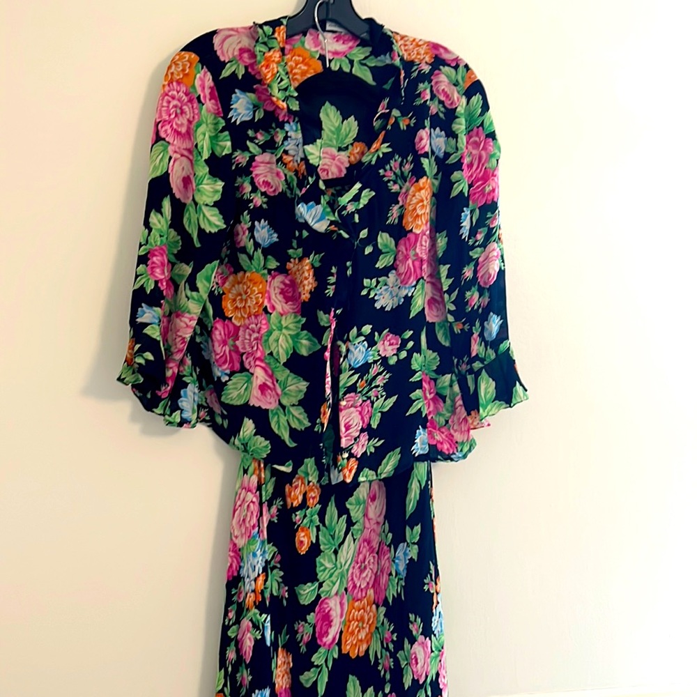 JONES NEW YORK 100% SILK size L Beautiful Vibrant colors!